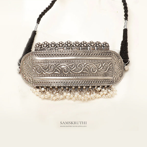 Yuthika choker