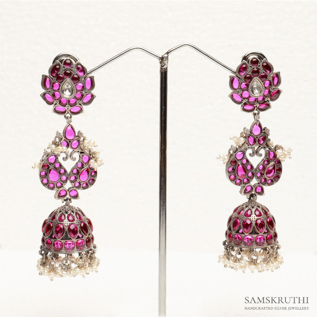 Udvika jhumka