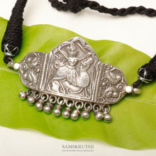 Load image into Gallery viewer, Vintage warrior choker
