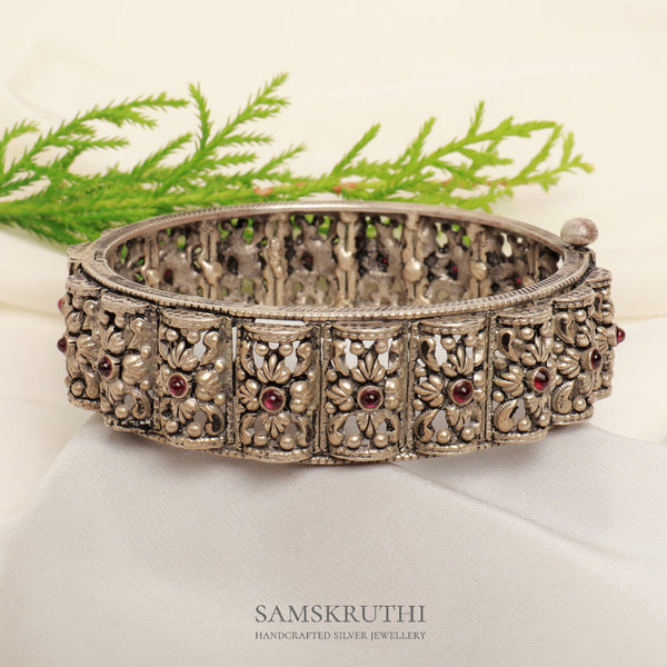 Aaradhya bangle