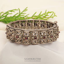 Load image into Gallery viewer, Aaradhya bangle
