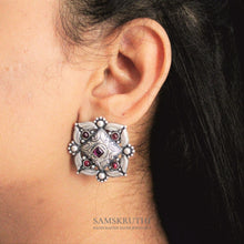Load image into Gallery viewer, Zara Studs

