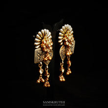 Load image into Gallery viewer, Kundan dual tone earring
