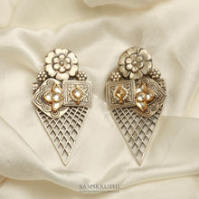 Load image into Gallery viewer, Kundan statement earring
