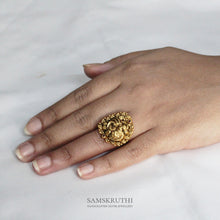Load image into Gallery viewer, Golden Peacock Ring
