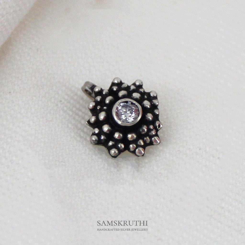 Rava Work Nose Pin