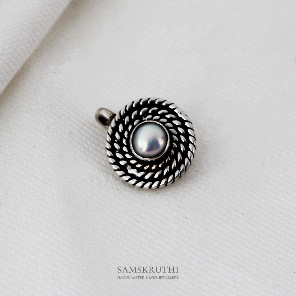 Pearl Nose Pin