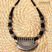 Load image into Gallery viewer, Alakananda thread necklace
