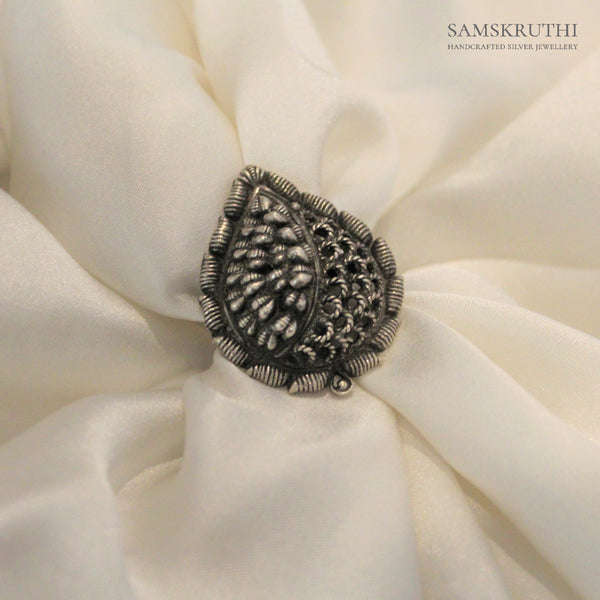 Advaika ring