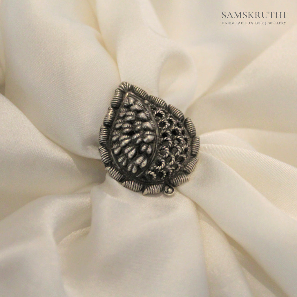 Advaika ring