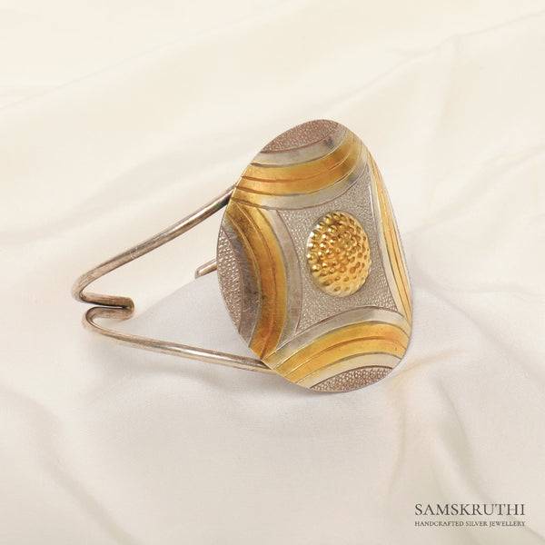 Dual tone cuff