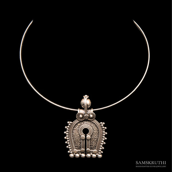Natyam pendant with hasli