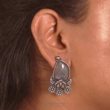 Load image into Gallery viewer, Mia Earrings
