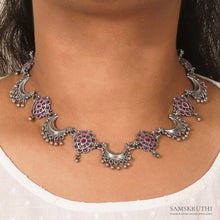 Load image into Gallery viewer, Tritiya Necklace
